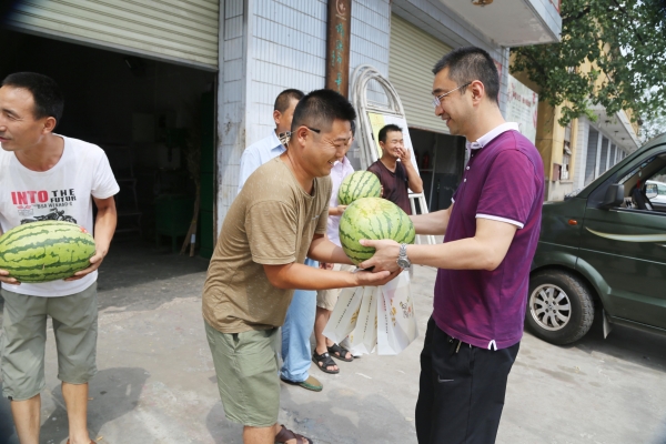 廣告公司：酷暑夏日送清涼，點(diǎn)滴關(guān)懷入人心